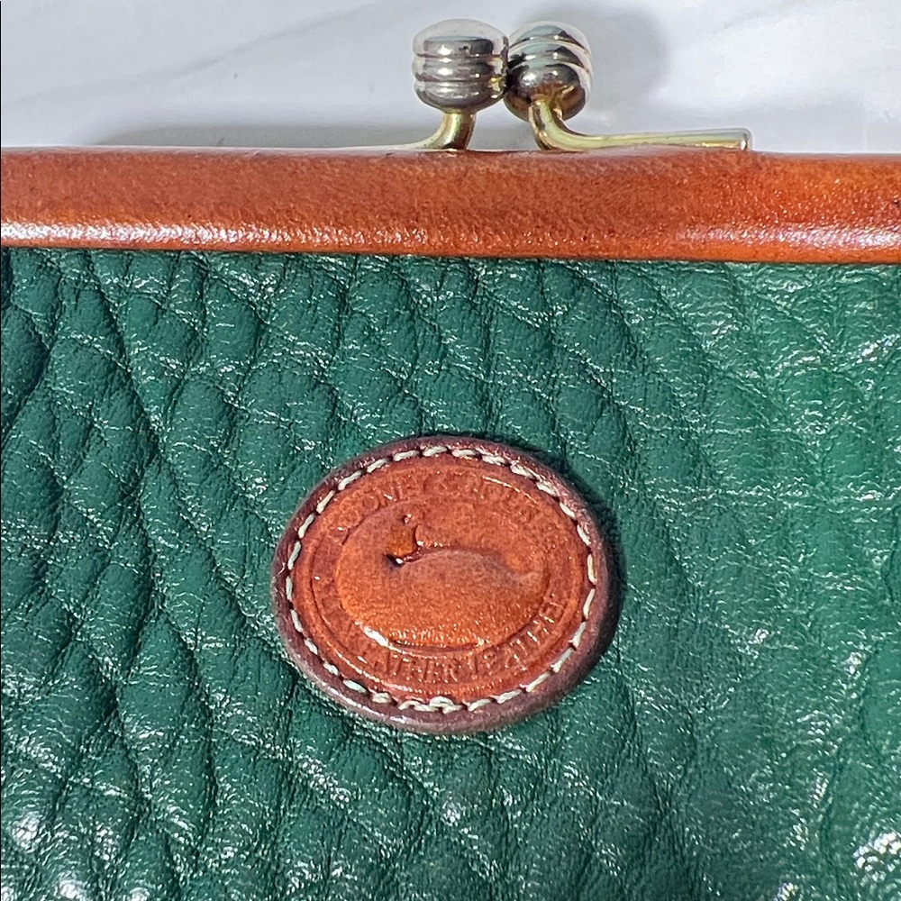 🦆 DOONEY & BOURKE LEATHER KISSLOCK COIN POUCH IN FOREST GREEN WITH TAN TRIM - Picture 3 of 10